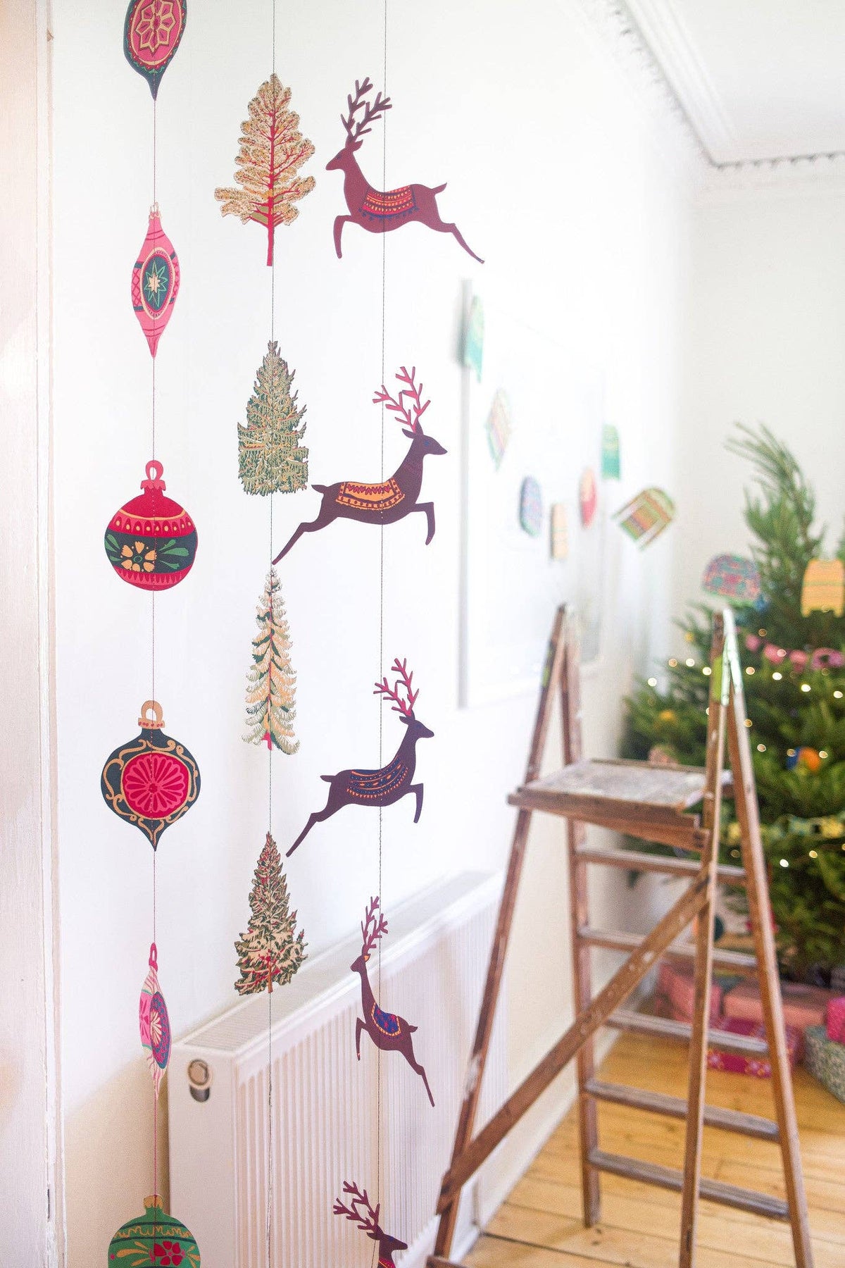 Reindeers Vertical Wall Hanging Garland