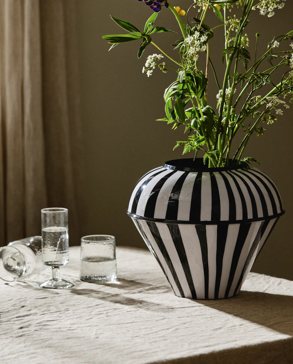 Sipura Black & White Vase